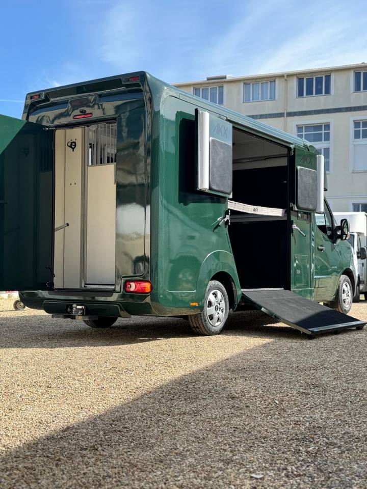 AKX 5 places cab stalles  vendu 