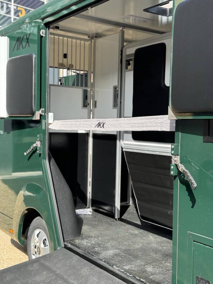 AKX 5 places cab stalles  vendu 