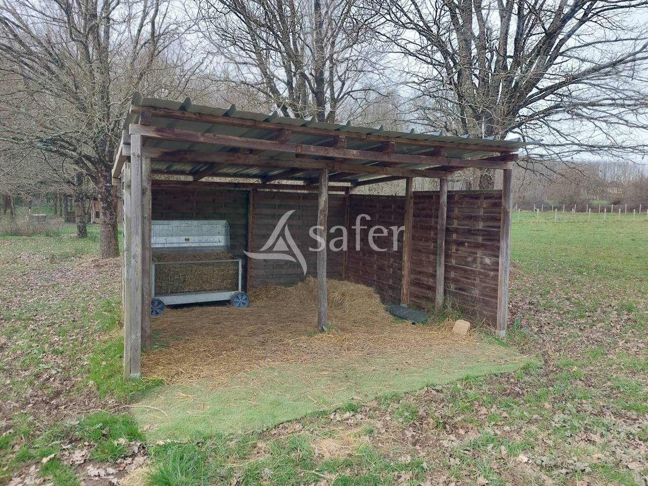 Propriété agricole bio sur 13ha de pré et bois proche Montpon