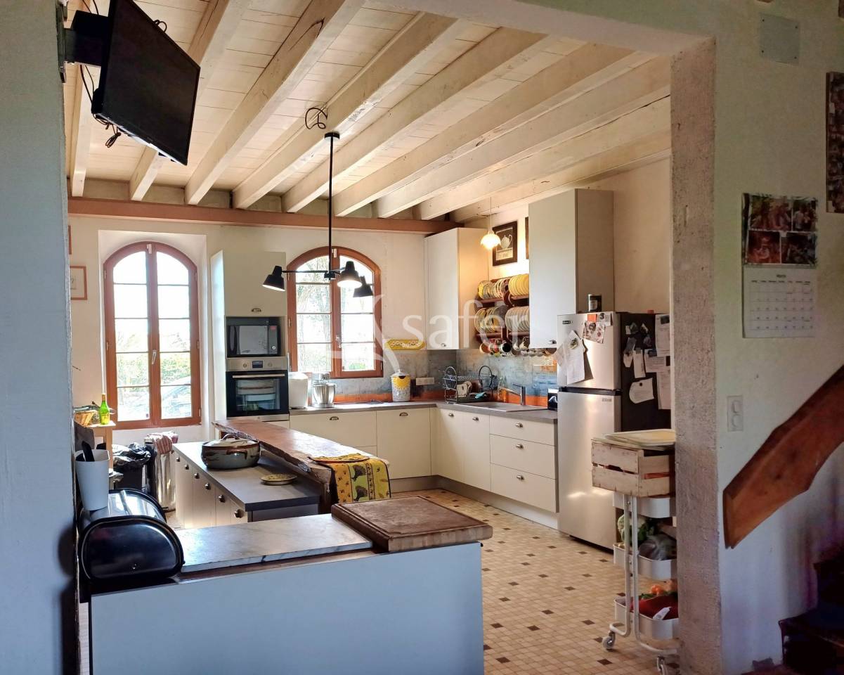 Propriété agricole bio sur 13ha de pré et bois proche Montpon