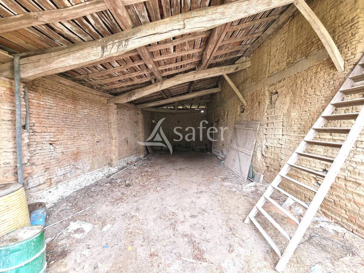 Proche de Montech ancien corps de ferme 185 m² à rénover sur