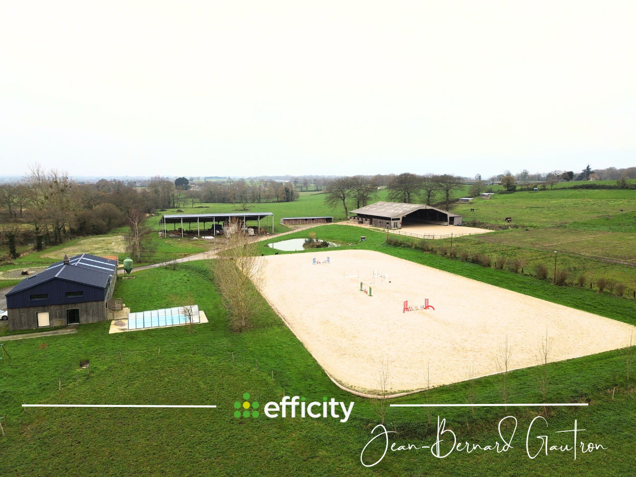 ECURIE de PROPRIETAIRE - CENTRE EQUESTRE - 10 ha