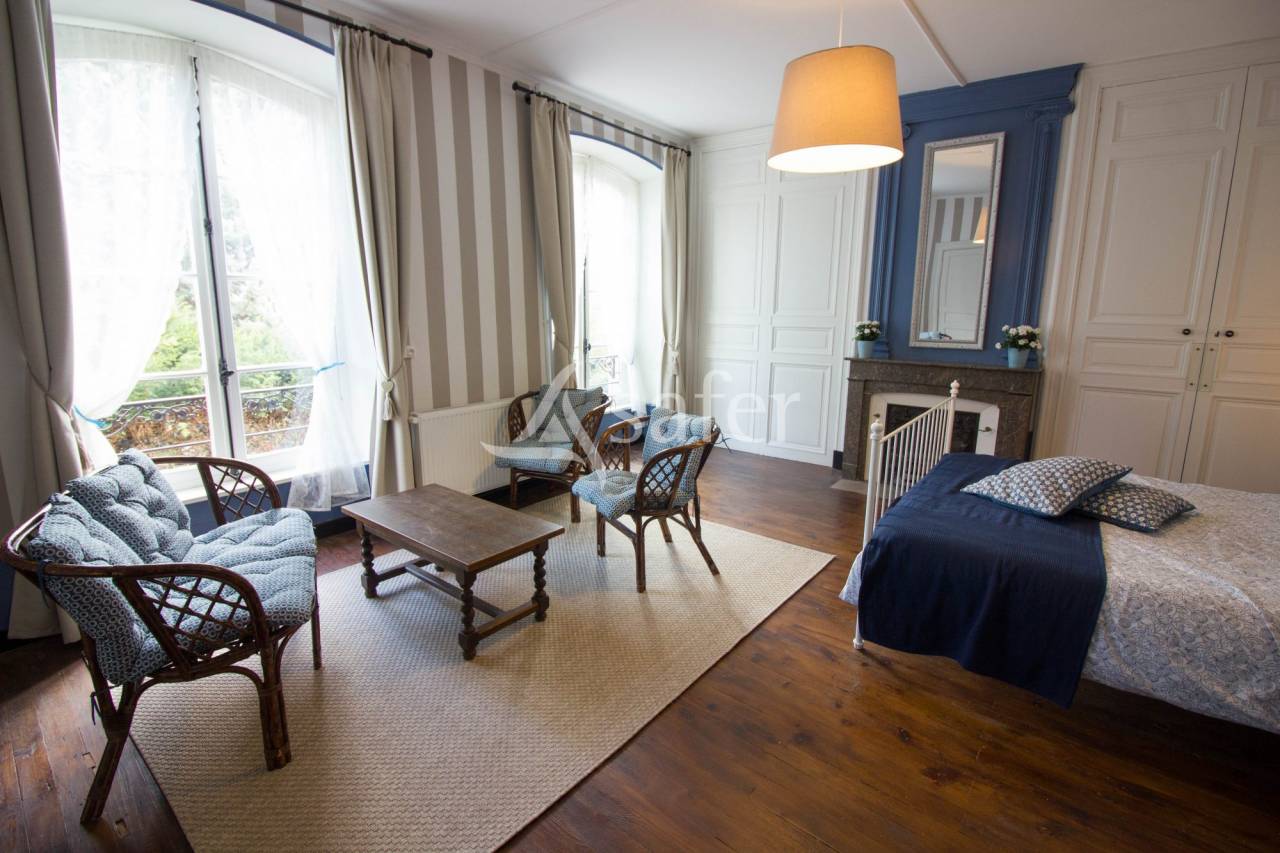 Domaine avec accueil touristique et équin sur 8ha sud ISSOIRE