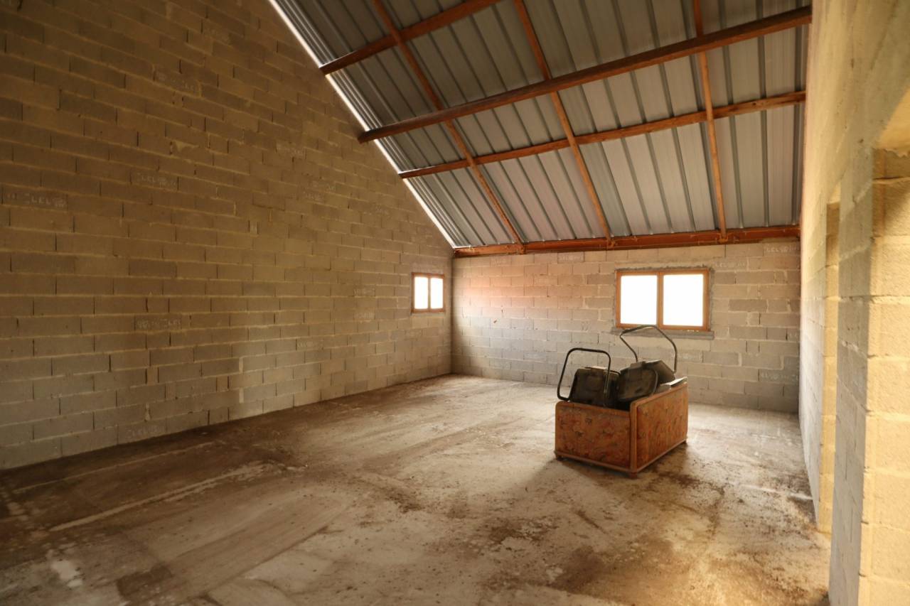 Ecurie de propriétaires avec logements sur 15 ha