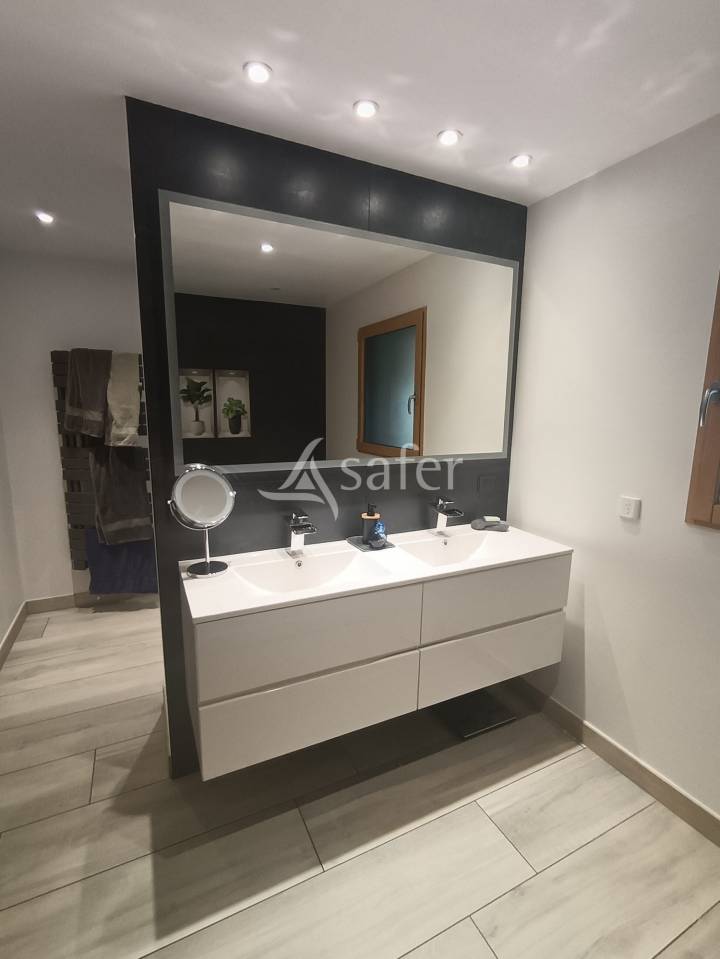 Maison rénovée avec des matériaux de qualité