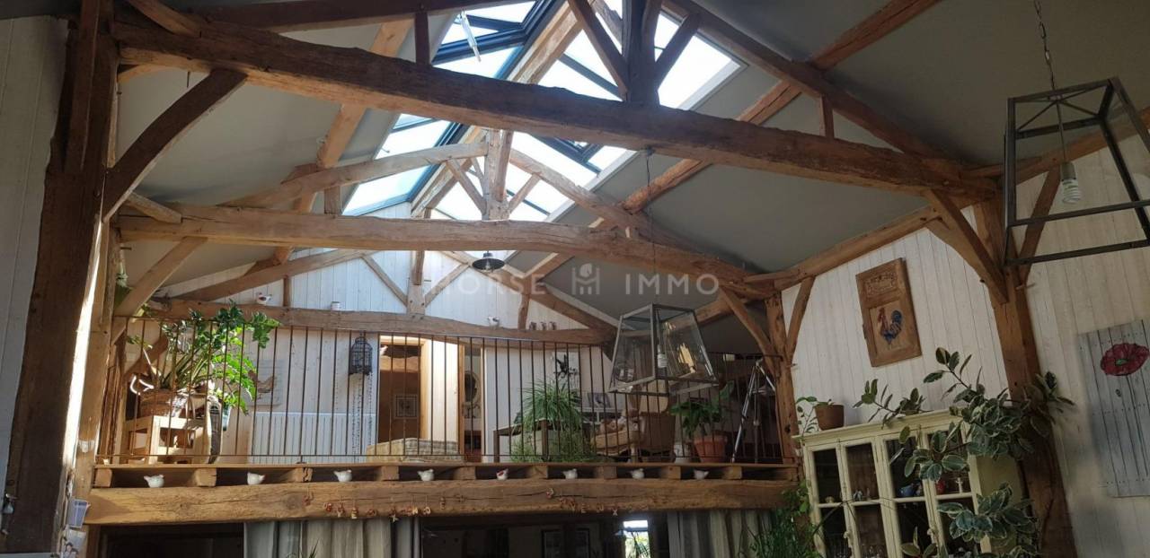 Propriété équestre de charme avec 2 maisons sur 9 hectares ?