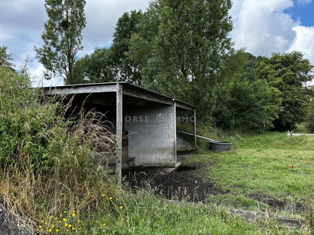 Propriété équestre de charme avec 2 maisons sur 9 hectares ?
