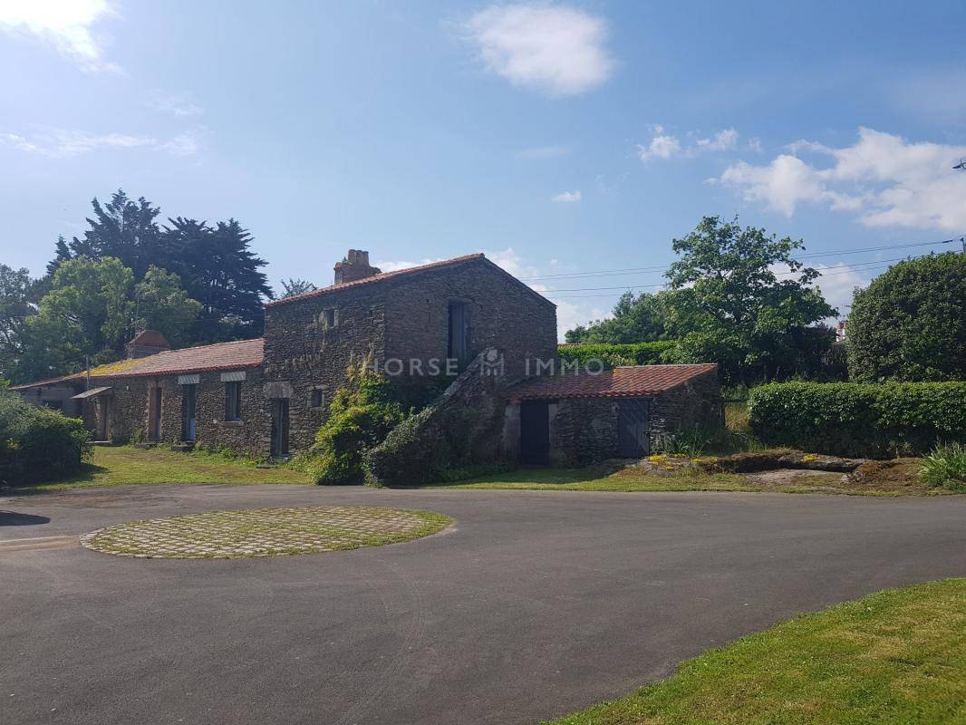 Belle propri&eacute;t&eacute; &eacute;questre avec deux maisons et 9 hectares en V