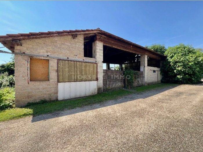 Propriété atypique au bord de l'eau