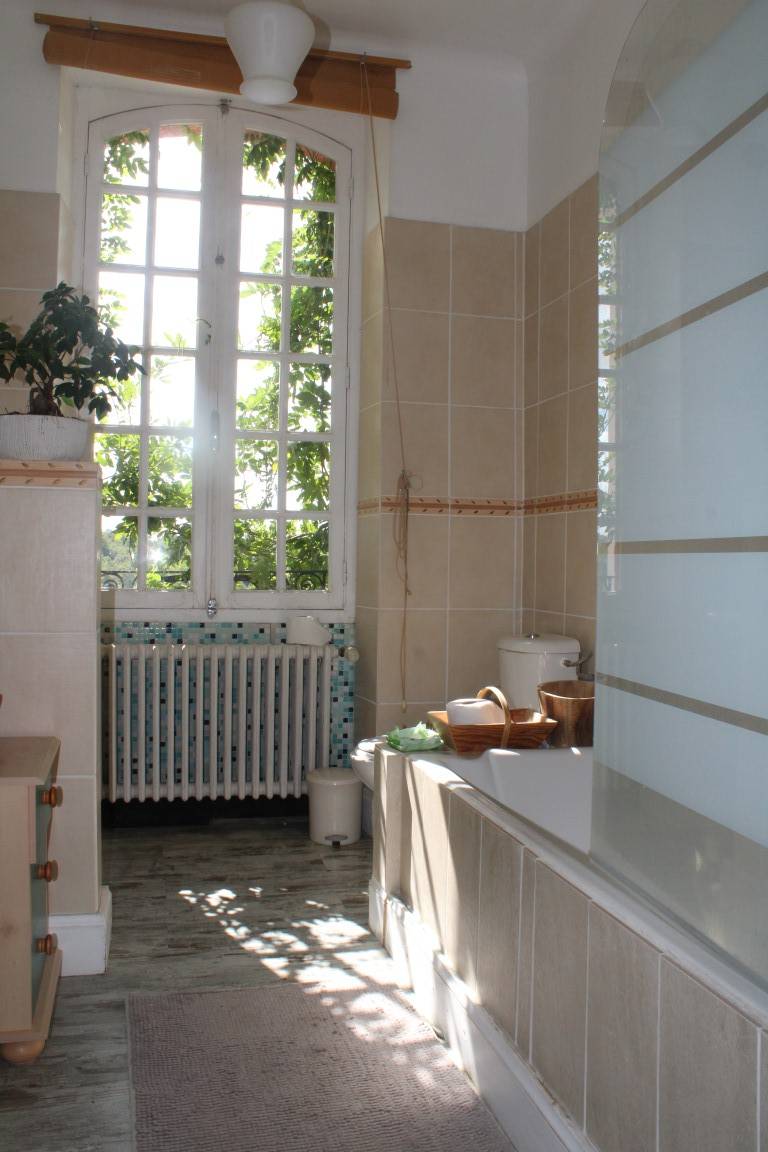 MAGNIFIQUE MANOIR DANS LE GERS sur 25 HECTARES 