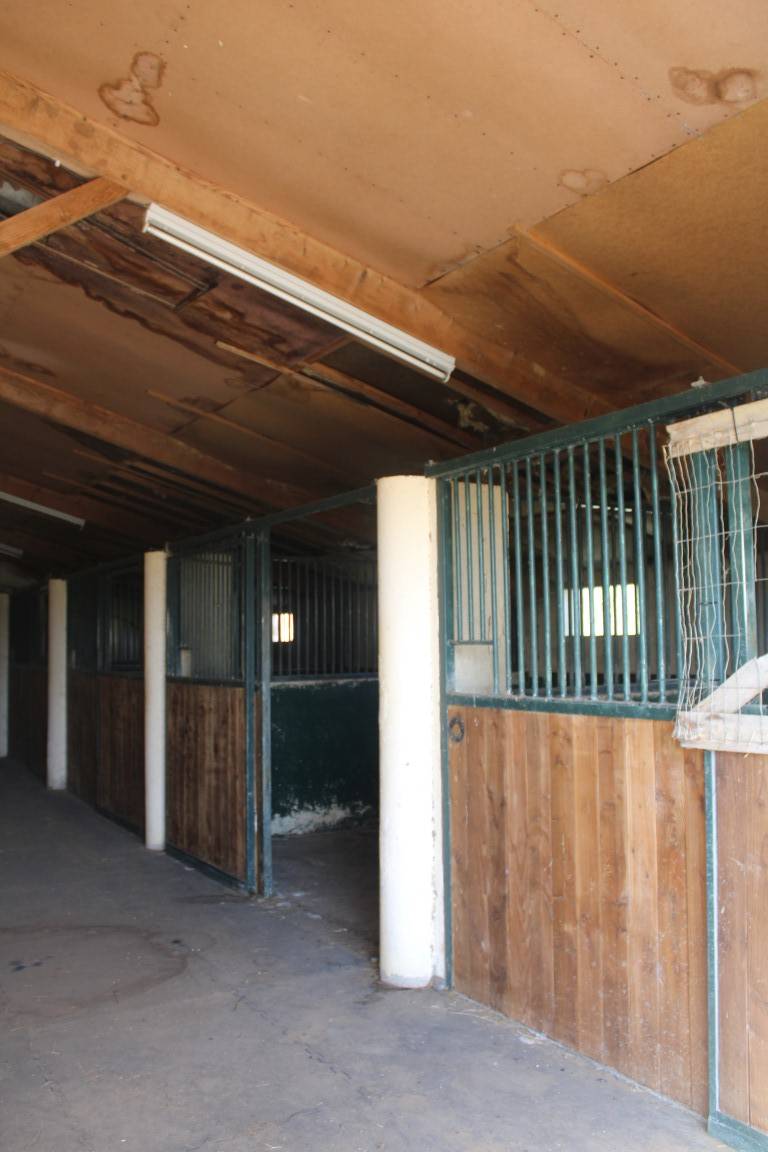 MAGNIFIQUE MANOIR DANS LE GERS sur 25 HECTARES 