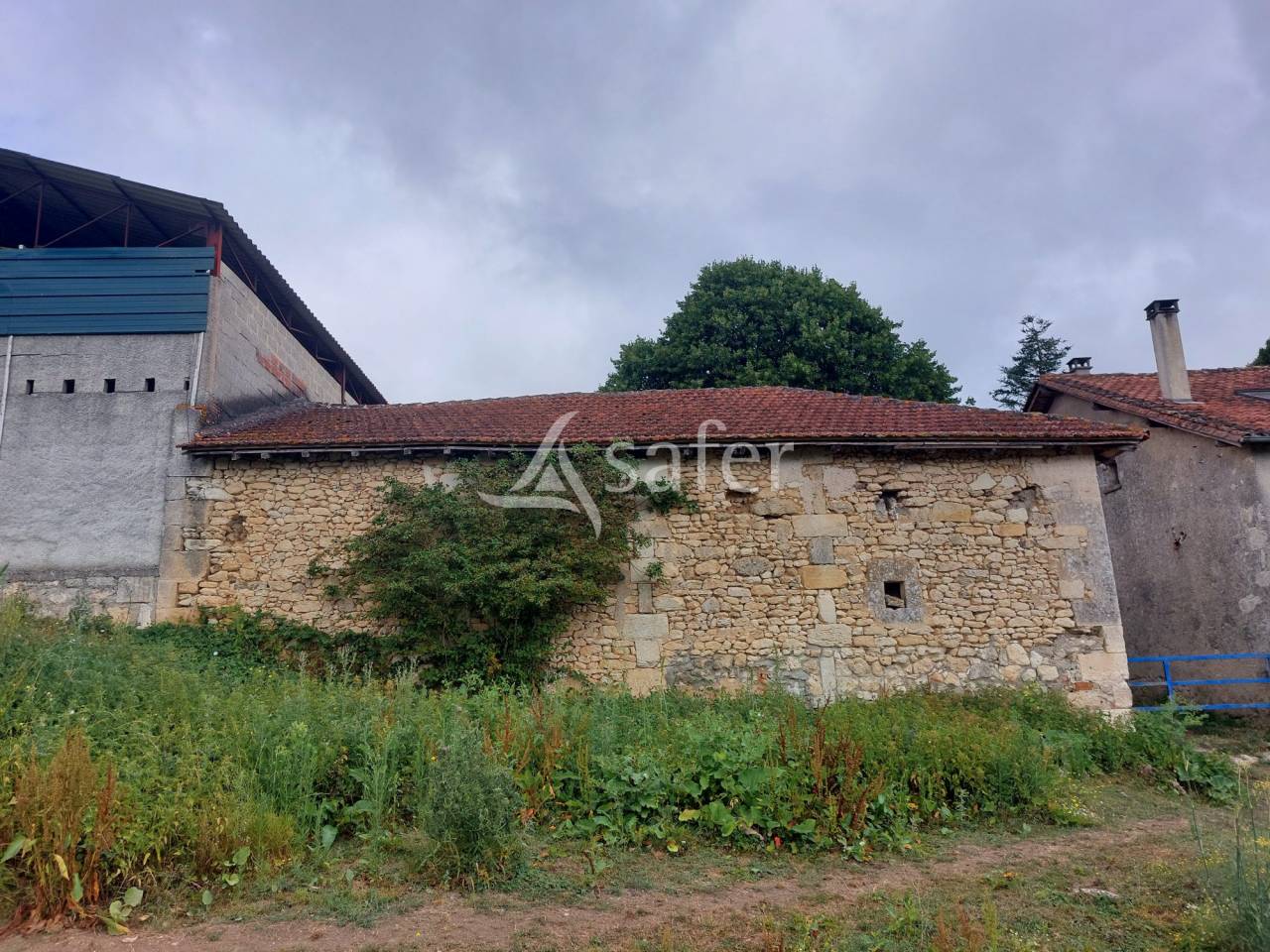 Propriété en pierre sur 42ha, proche Périgueux
