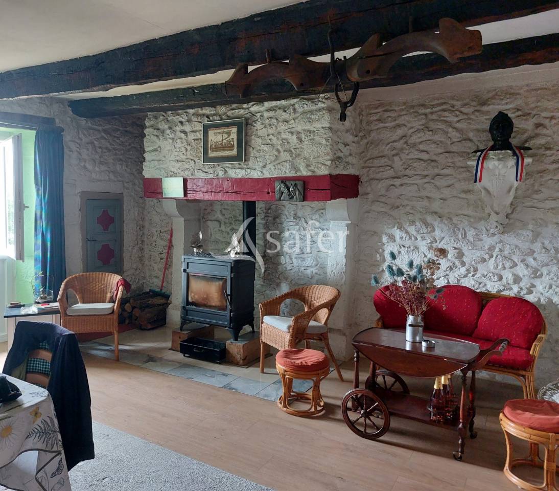 Propriété en pierre sur 42ha, proche Périgueux