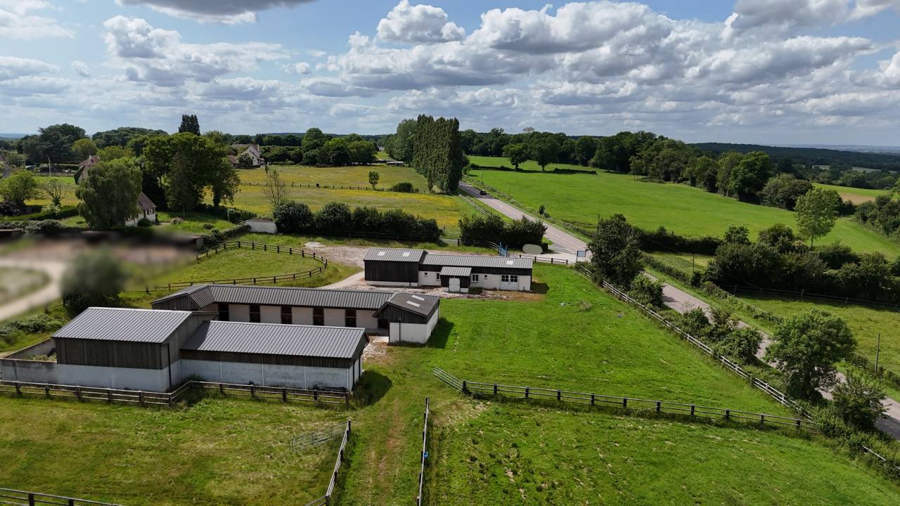 HARAS DU PIN - MAISON, 10 BOXES, DEPENDANCES, 5 HA