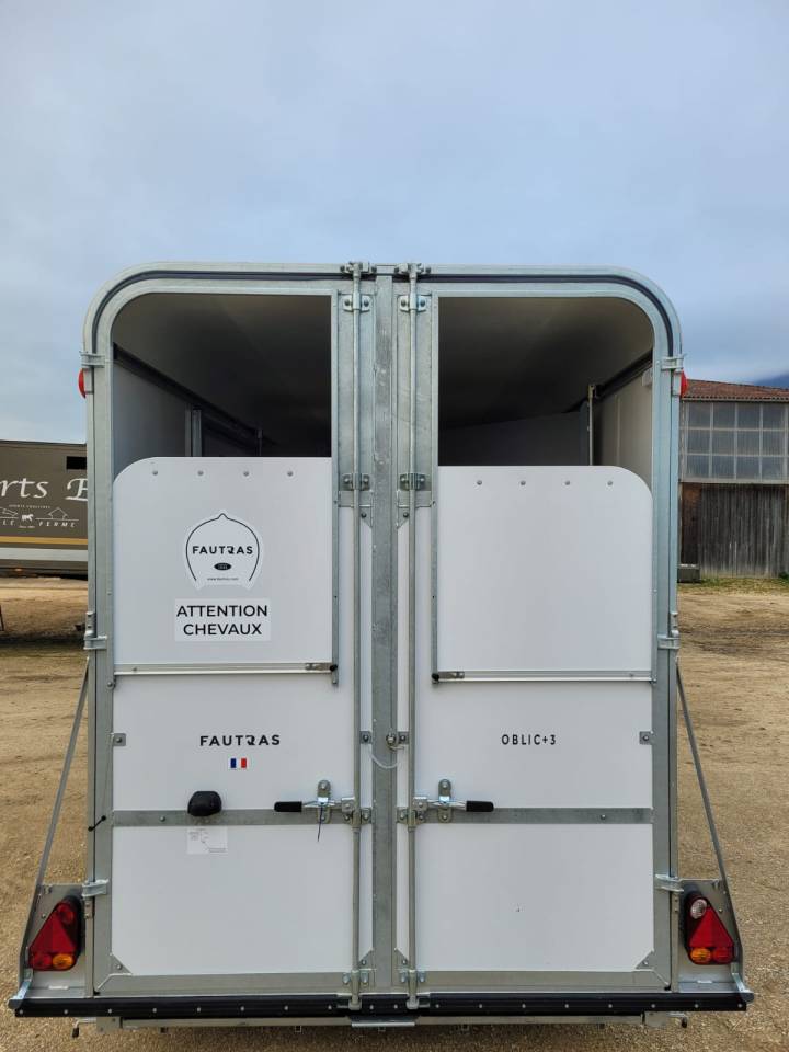 -REMISE- Van Fautras oblic+3 Blanc Neuf  pour la Suisse