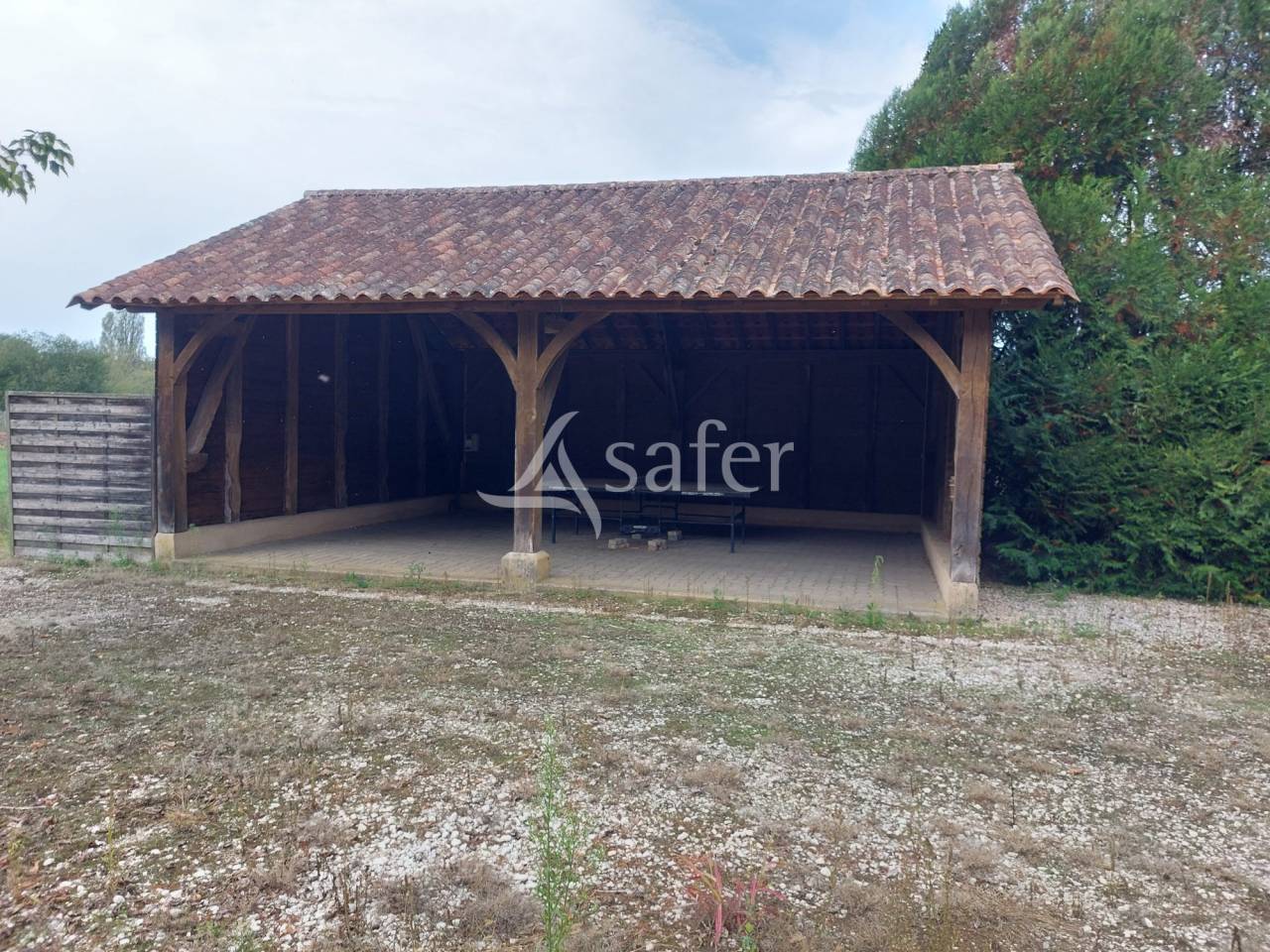 Résidence avec appartements meublés sur 11ha en Périgord noir