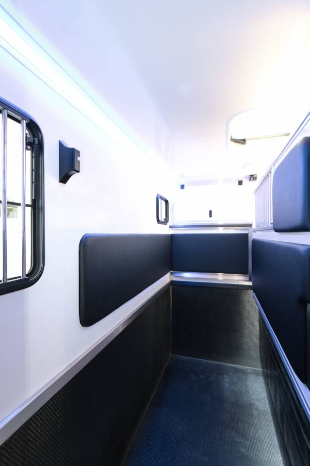 MAN 165CH - BOITE AUTO - 3PLACES - KRISMAR STALLE - NEUF