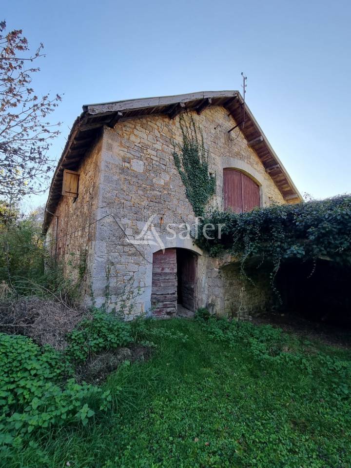 Demeure de caract&egrave;re en pleine nature sur 67 ha d'un seul tenan