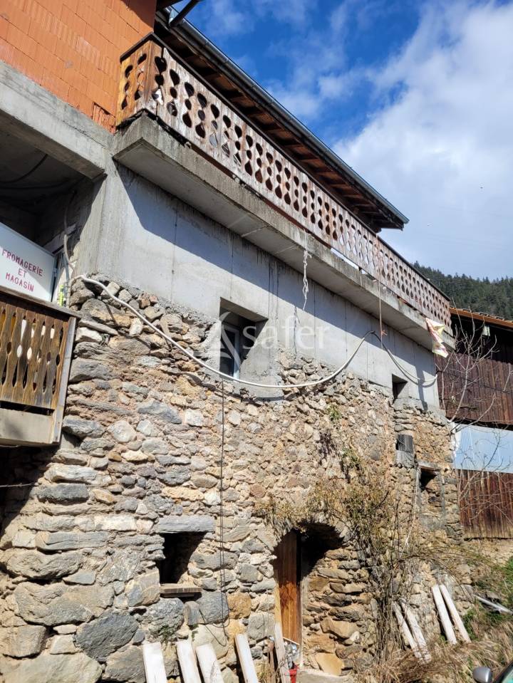 Ferme sur les hauteurs de Moûtiers