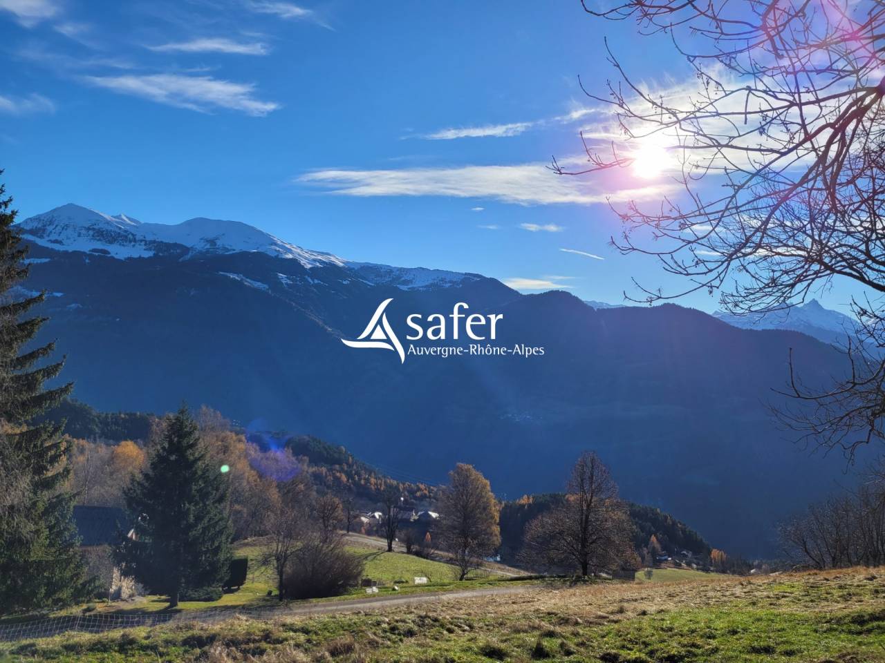 Ferme sur les hauteurs de Mo&ucirc;tiers