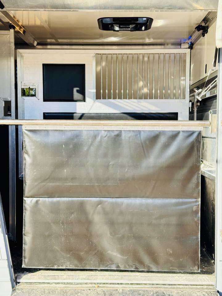 Camion chevaux stalles renforcé TVA RÉCUP  vendu 