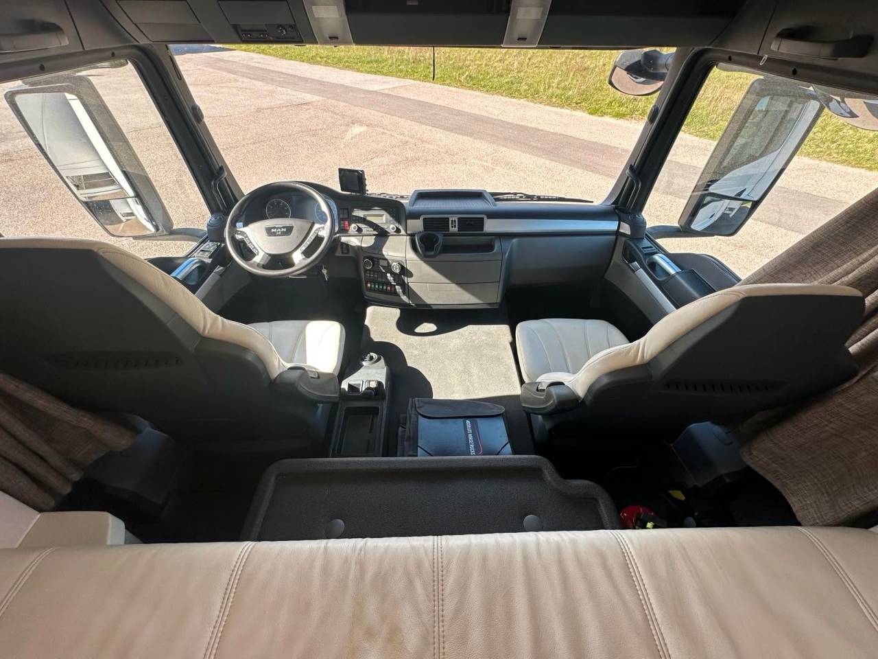 MAN TGX 26.400 STX DOUBLE POP OUT & POP UP