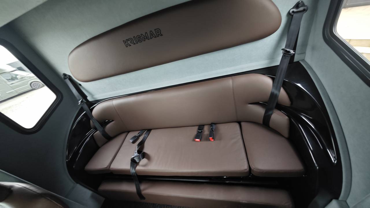 Camion Man TGE chevaux Krismar 5 places assises stalles