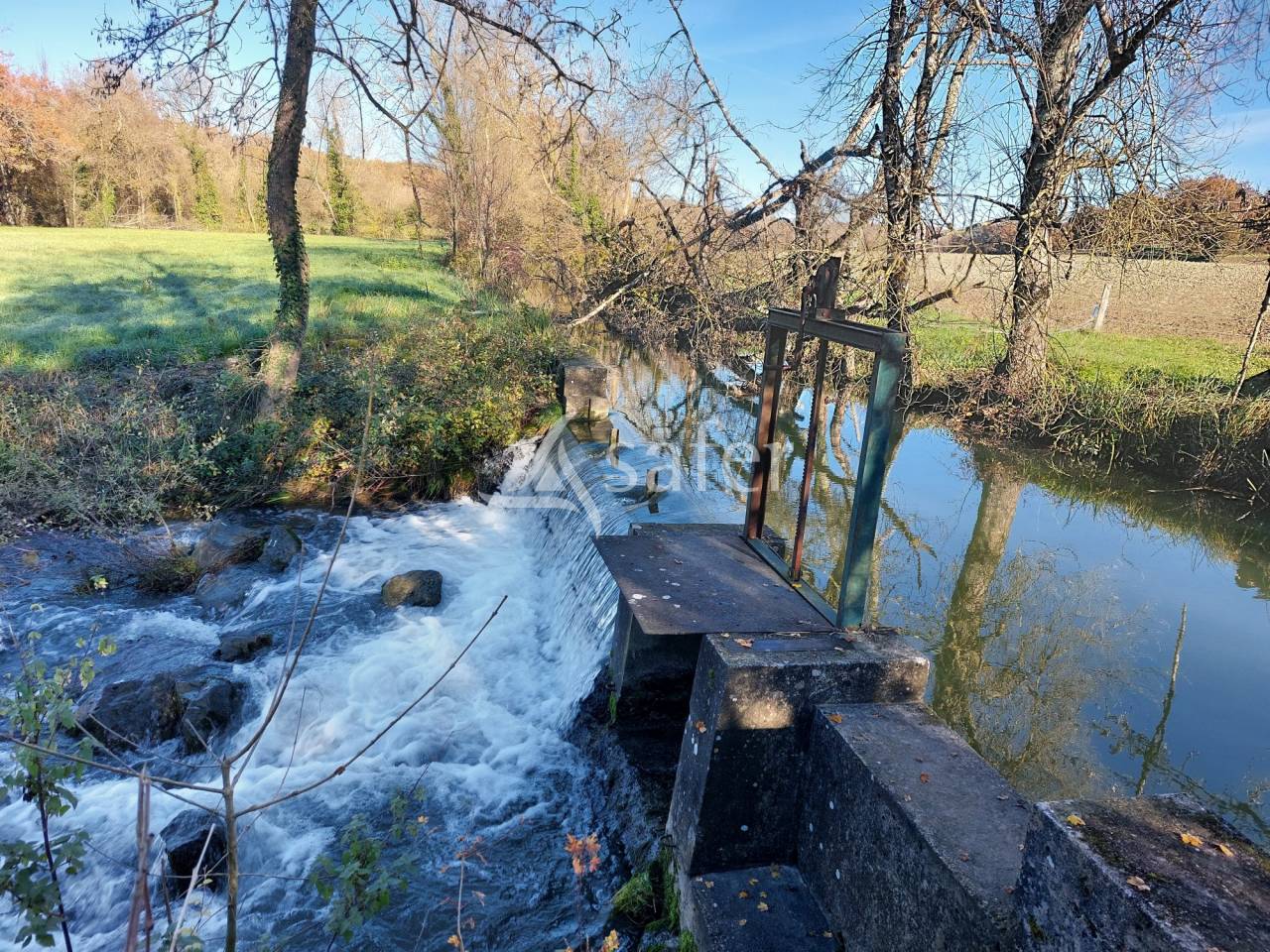 Belle propriété en pierre avec moulin fonctionnel sur 36ha