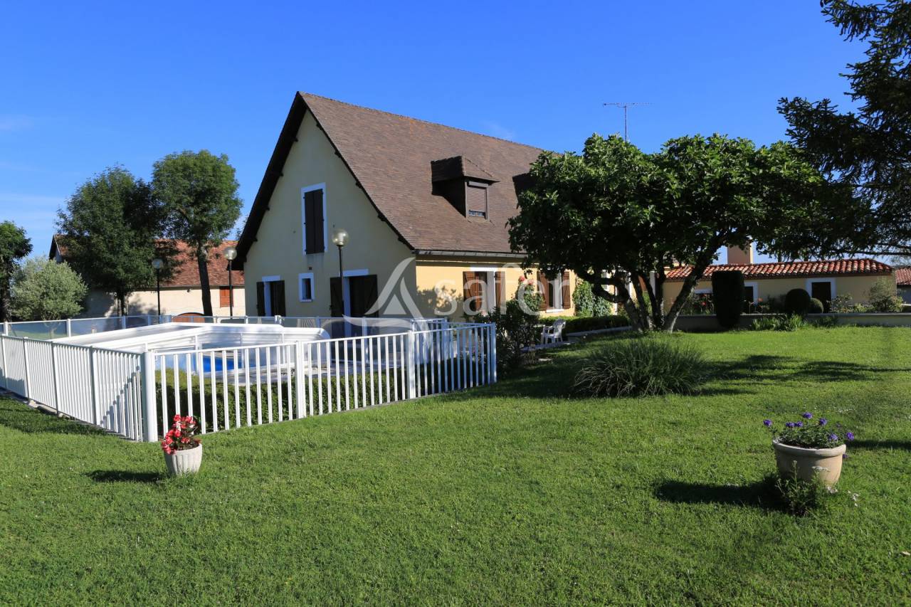 Propri&eacute;t&eacute; quercynoise sur 5 ha proche Cahors et A20