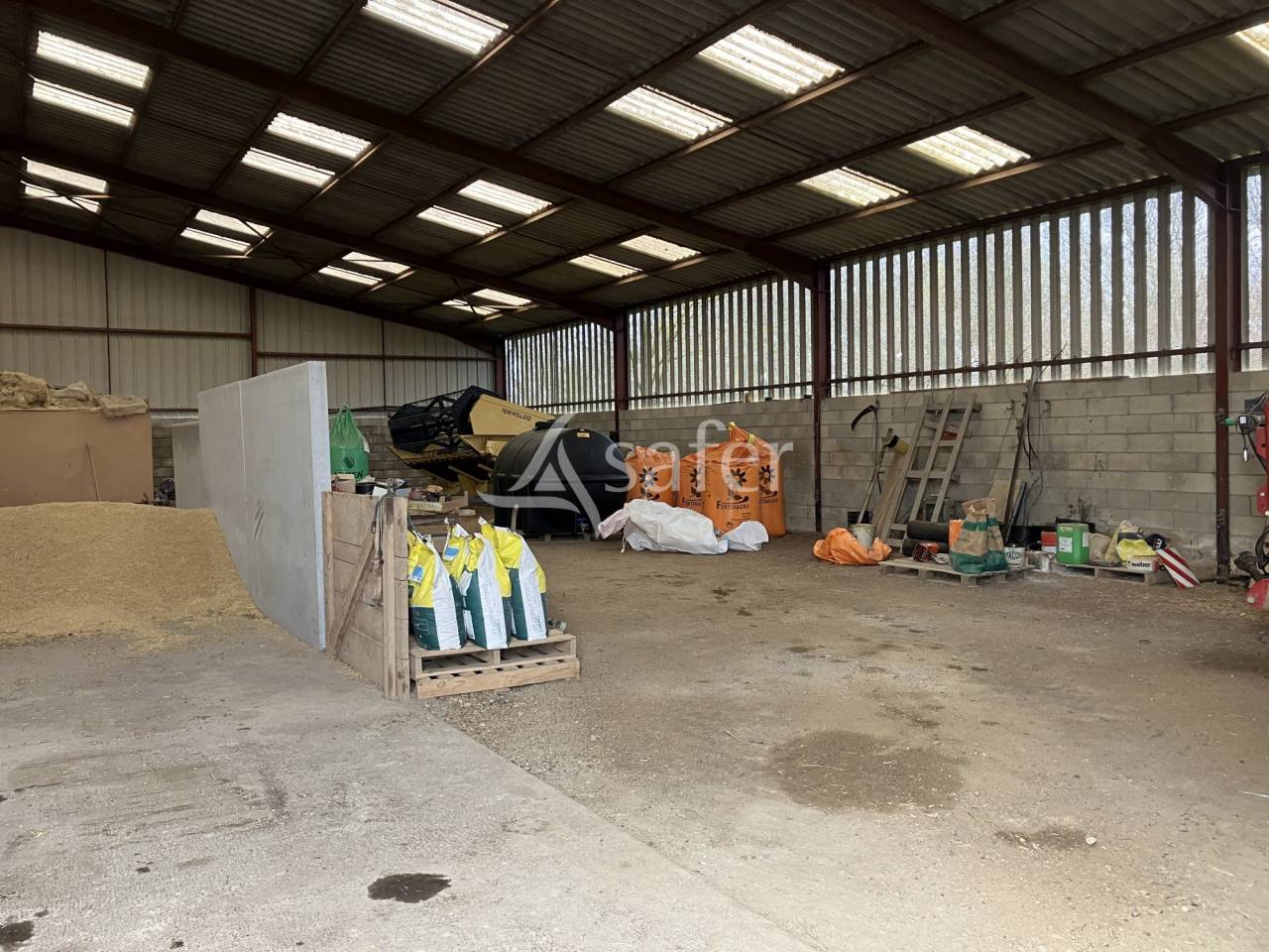 2 bâtiments agricoles - 6 ha