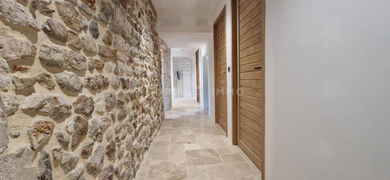 Maîson de maître, dépendances et installations équestre