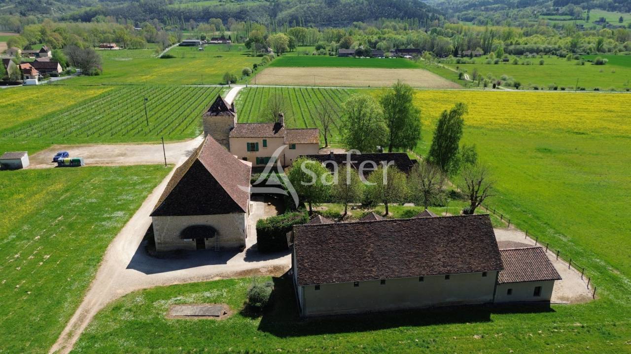 Domaine touristique et viticole avec salle de réception sur 38h