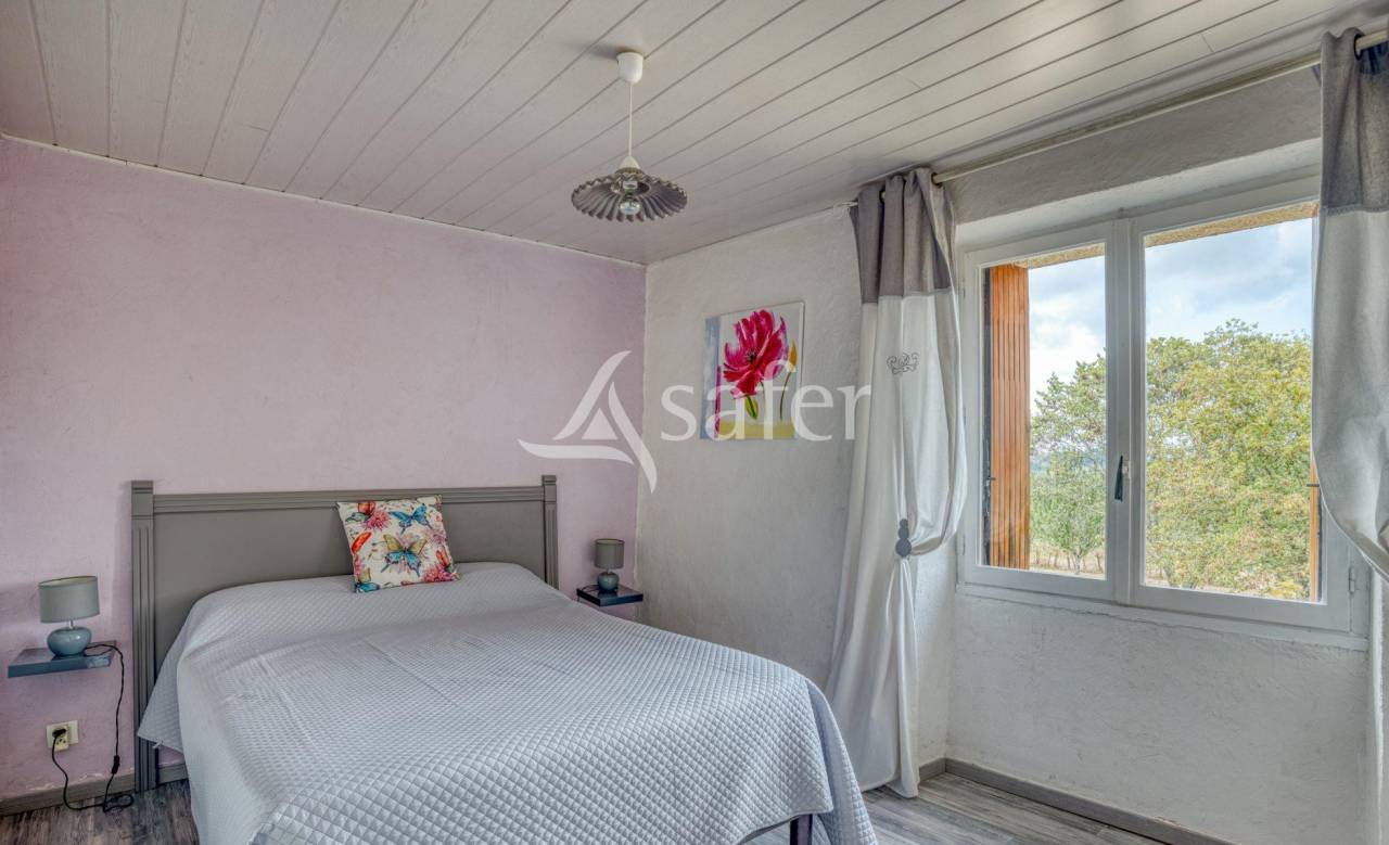 Propriété en pierre sur 5ha38