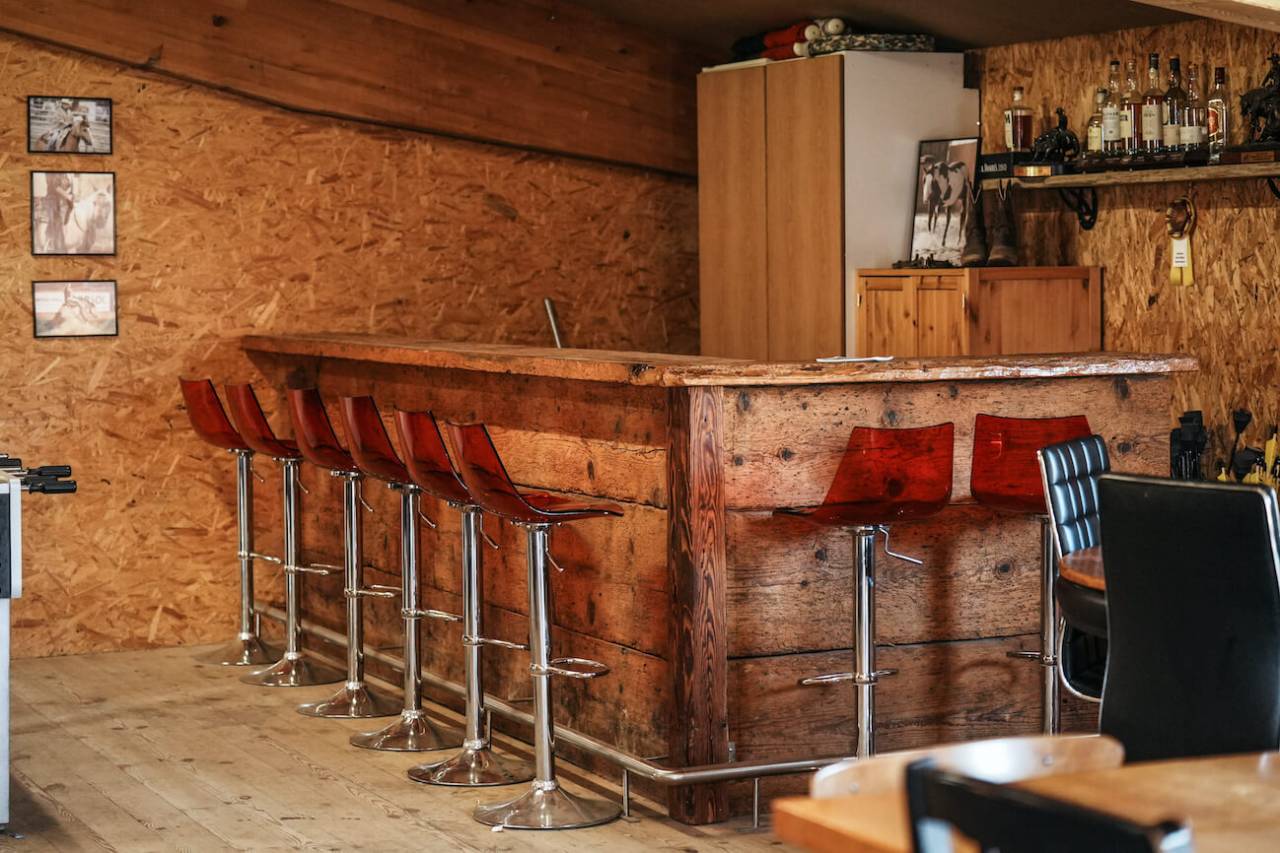 Boxes et stabulations libres, Jura Bernois