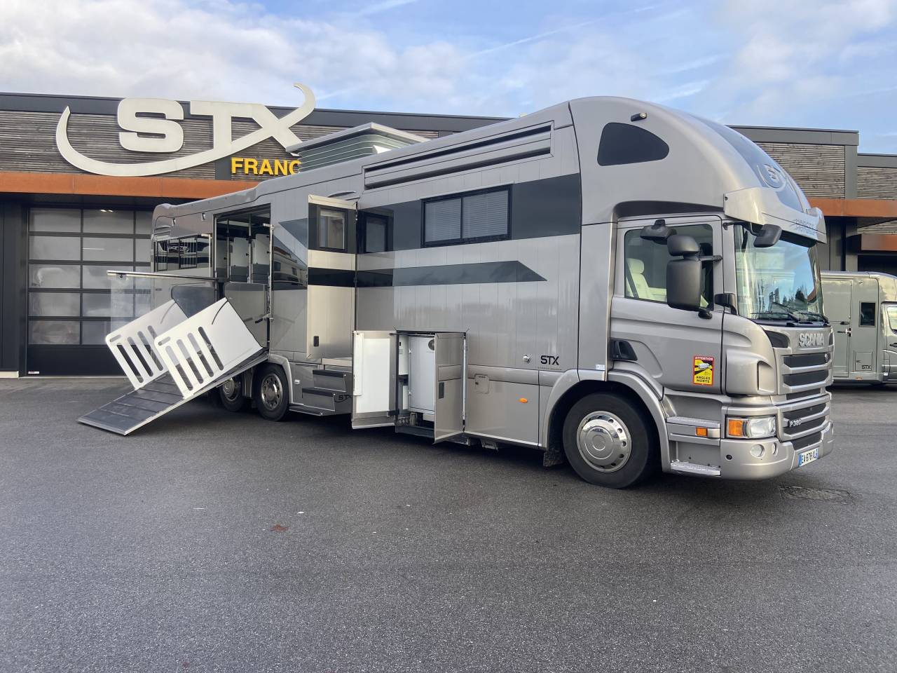 STX 26/380 - 5 CHEVAUX / A partir 3000 € HT par mois