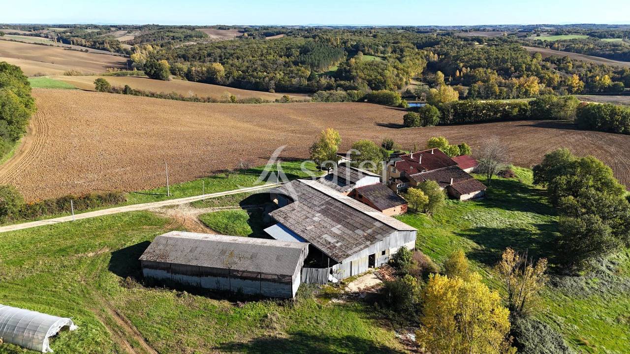 Exploitation Polyculture-Elevage avec grande maison et d&eacute;pendan