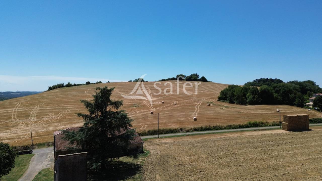 Propriété en pierre de caractère sur 25ha