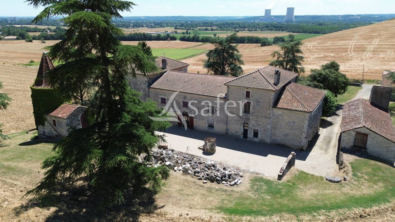 Propriété en pierre de caractère sur 25ha