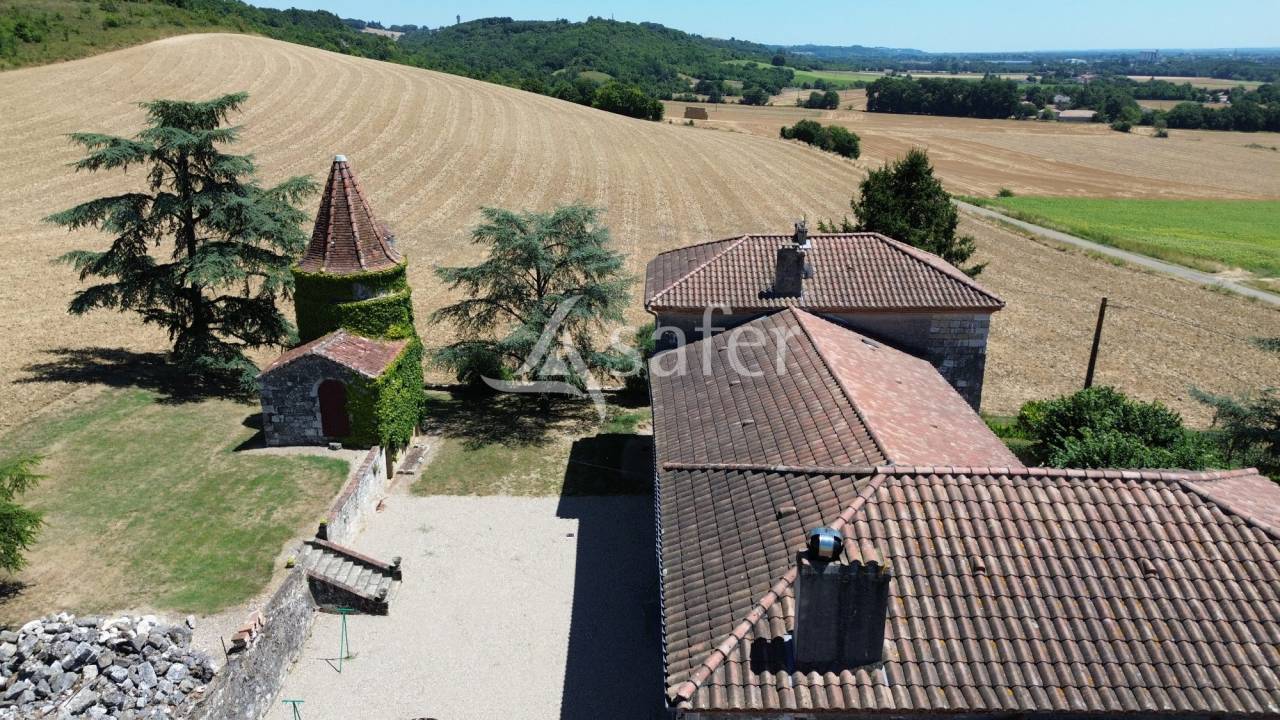 Propriété en pierre de caractère sur 25ha