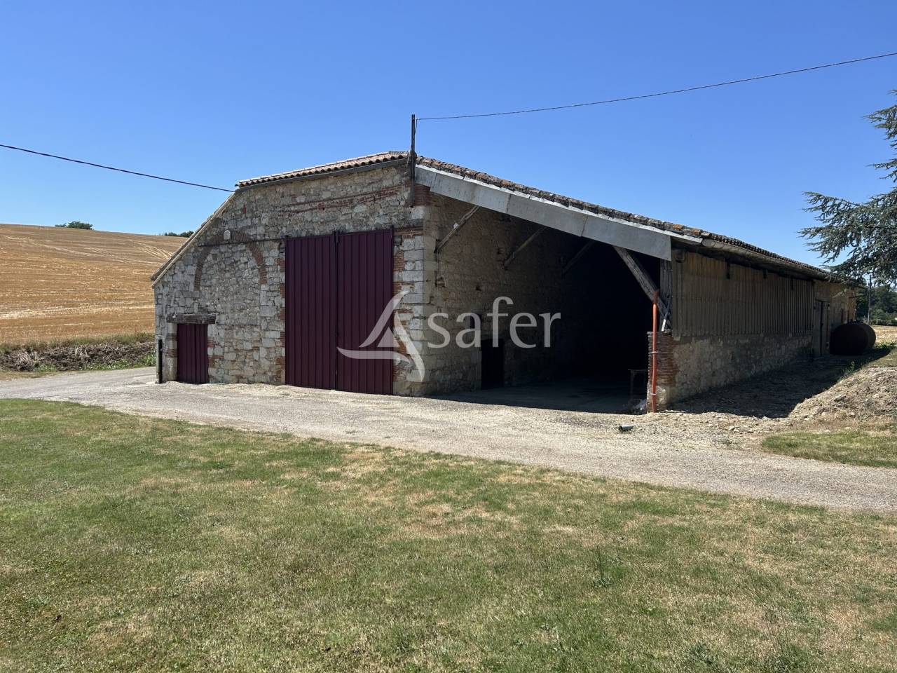 Propriété en pierre de caractère sur 25ha