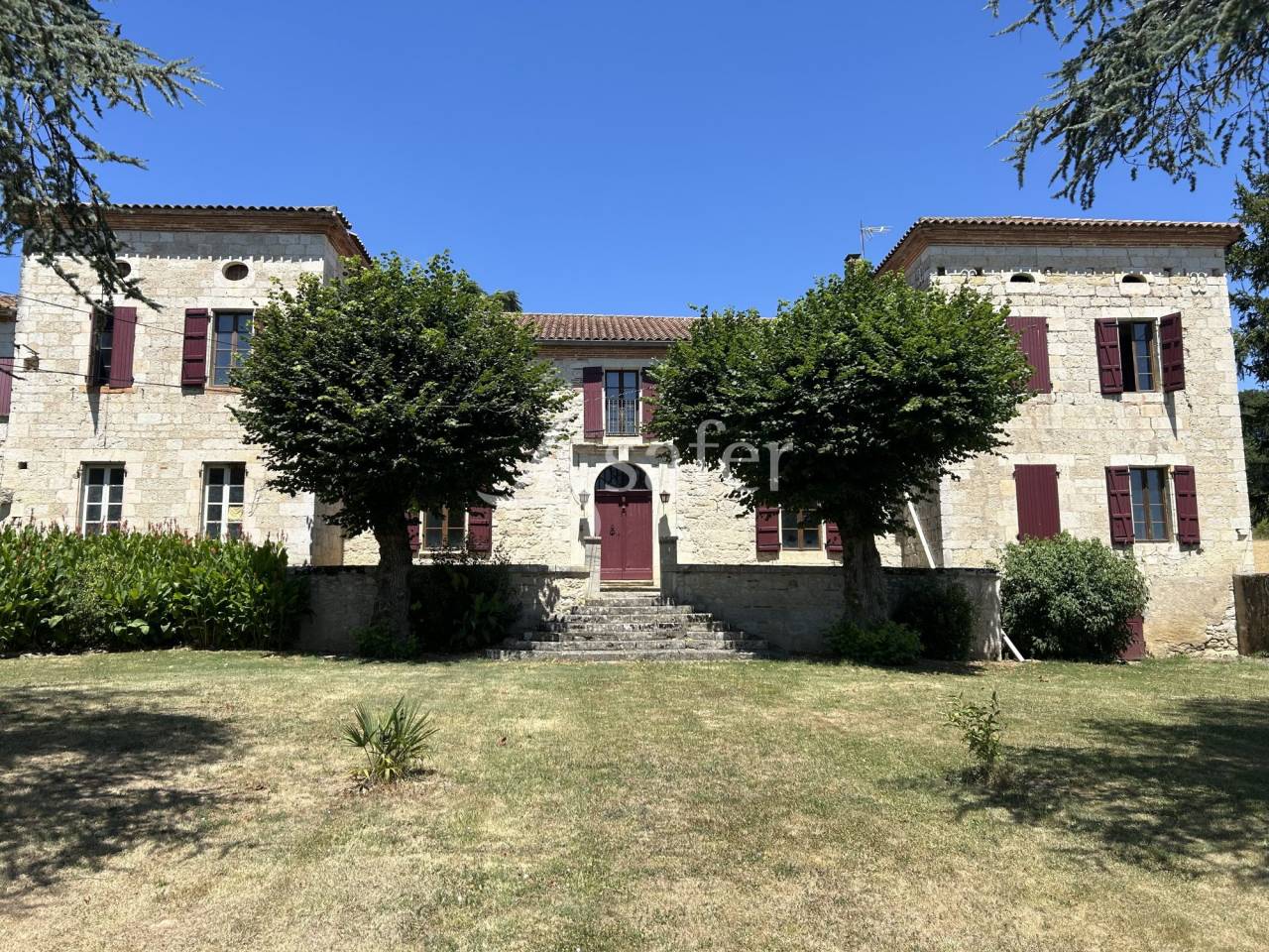 Propriété en pierre de caractère sur 25ha