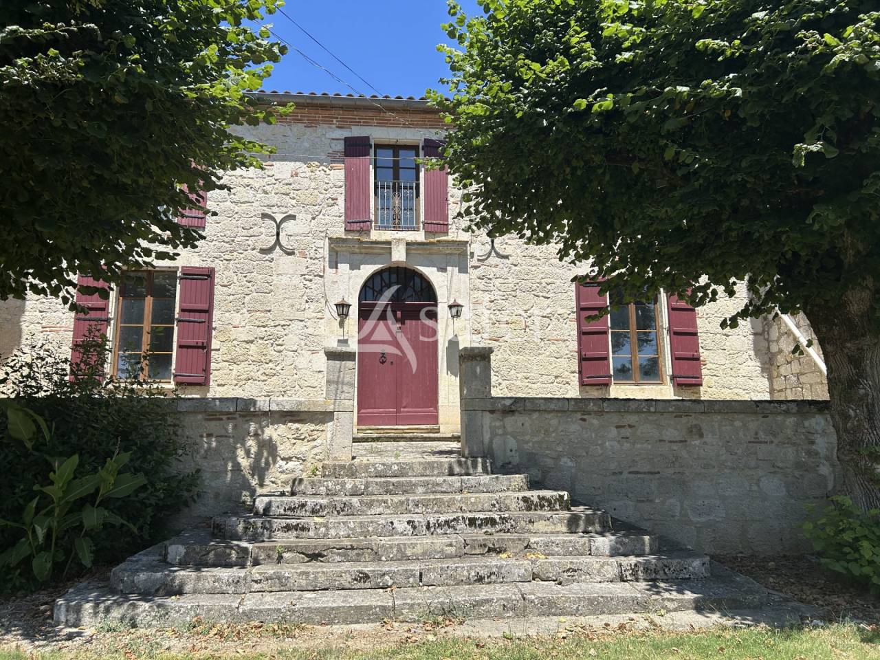 Propriété en pierre de caractère sur 25ha