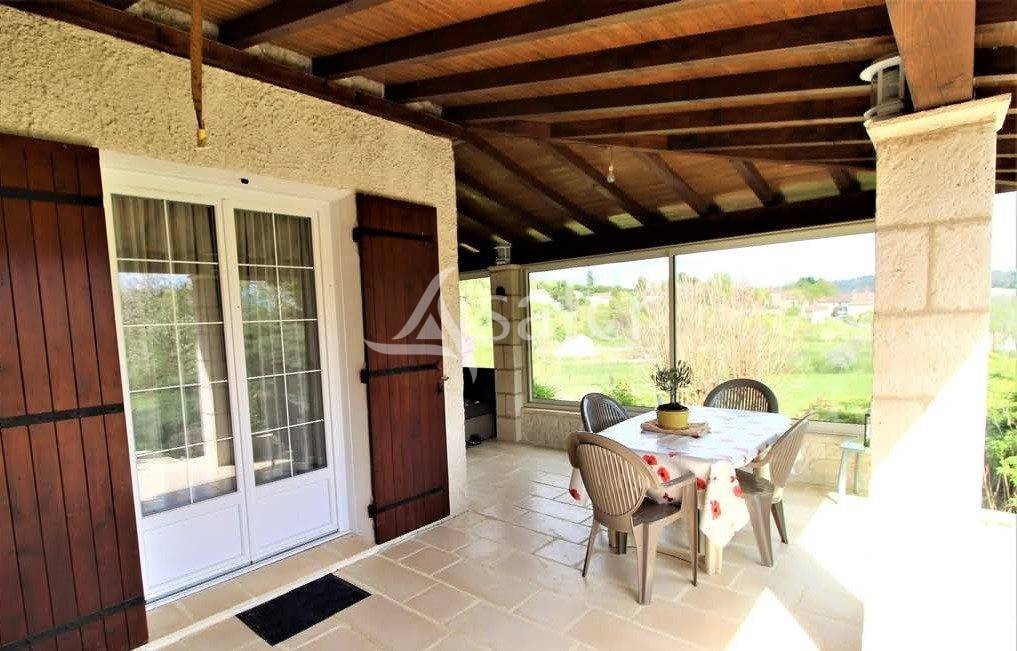 Propriété bâtie sur 8ha avec zone constructible, proche St As