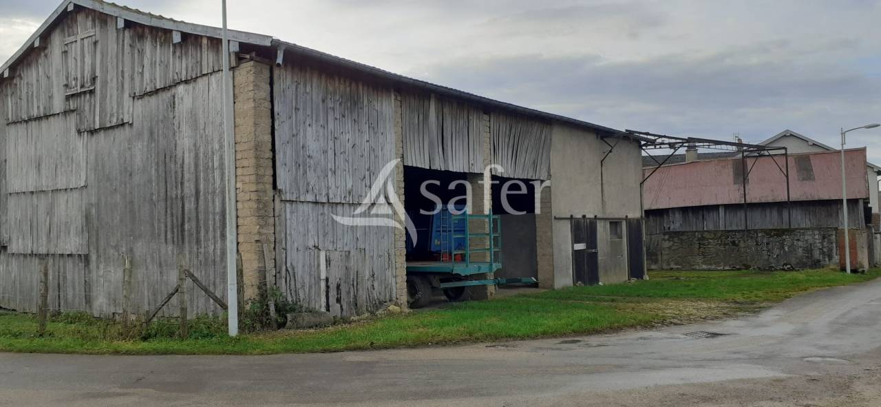 Ancienne étable avec verger constructible secteur GRAY