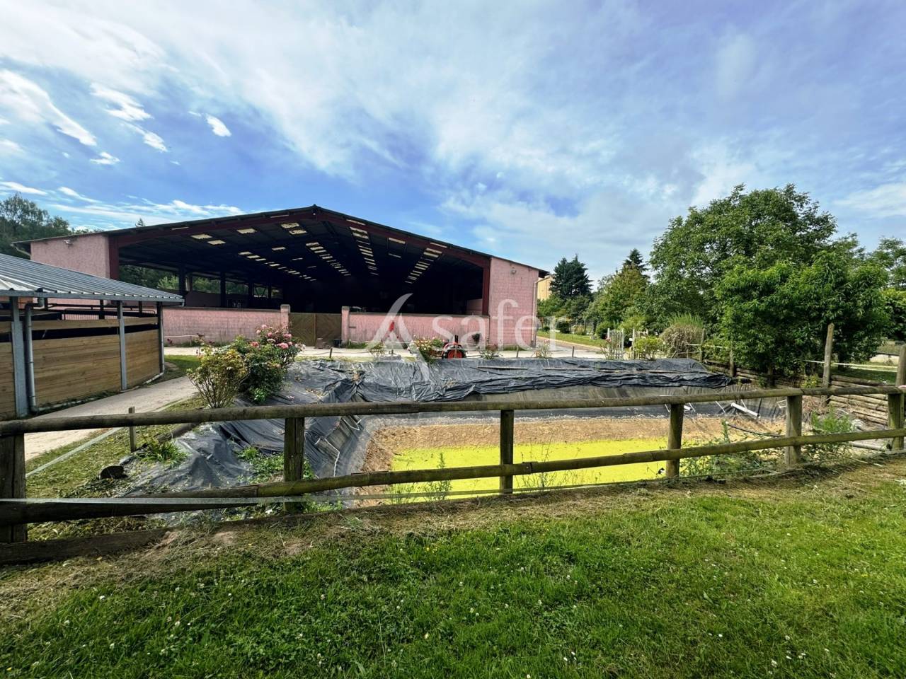 Ecurie de propriétaires à l'orée de la forêt de Fontaineblea
