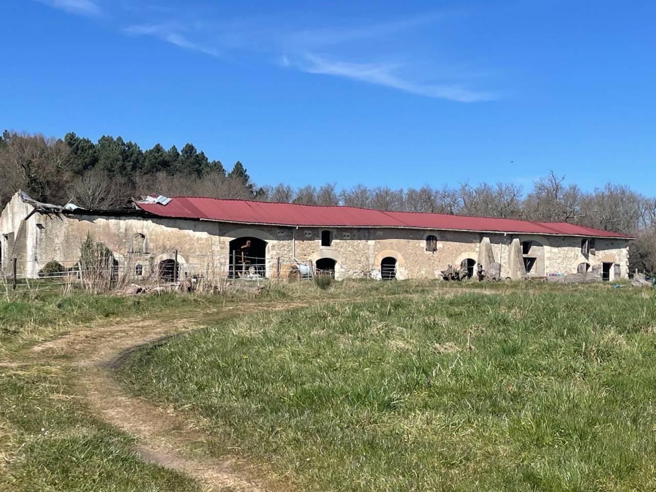 Propriété équestre 15 mn de MONTGUYON (17) sur 30 ha