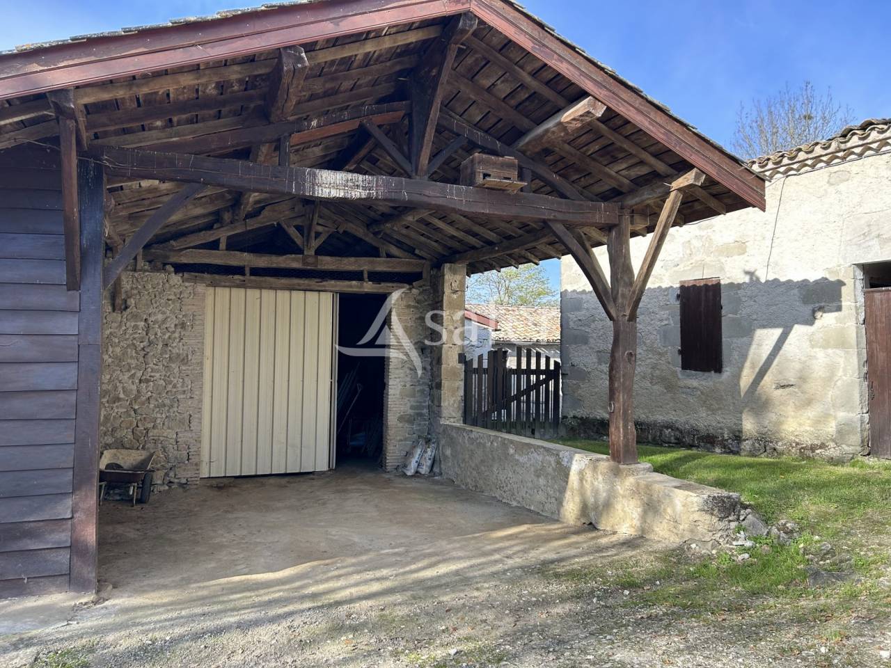 Jolie propri&eacute;t&eacute; agricole sur 33ha avec site de transformation