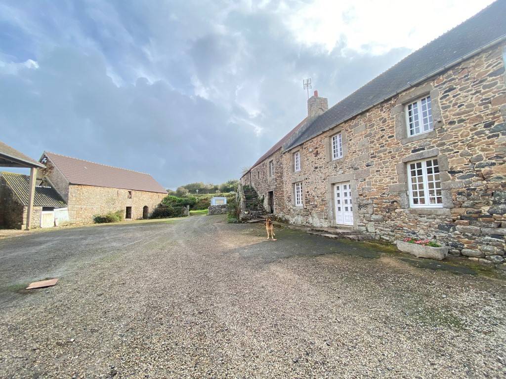 Écurie d'élevage en bordure de mer sur 21ha