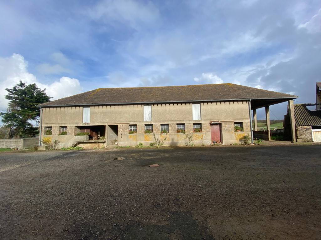 Écurie d'élevage en bordure de mer sur 21ha