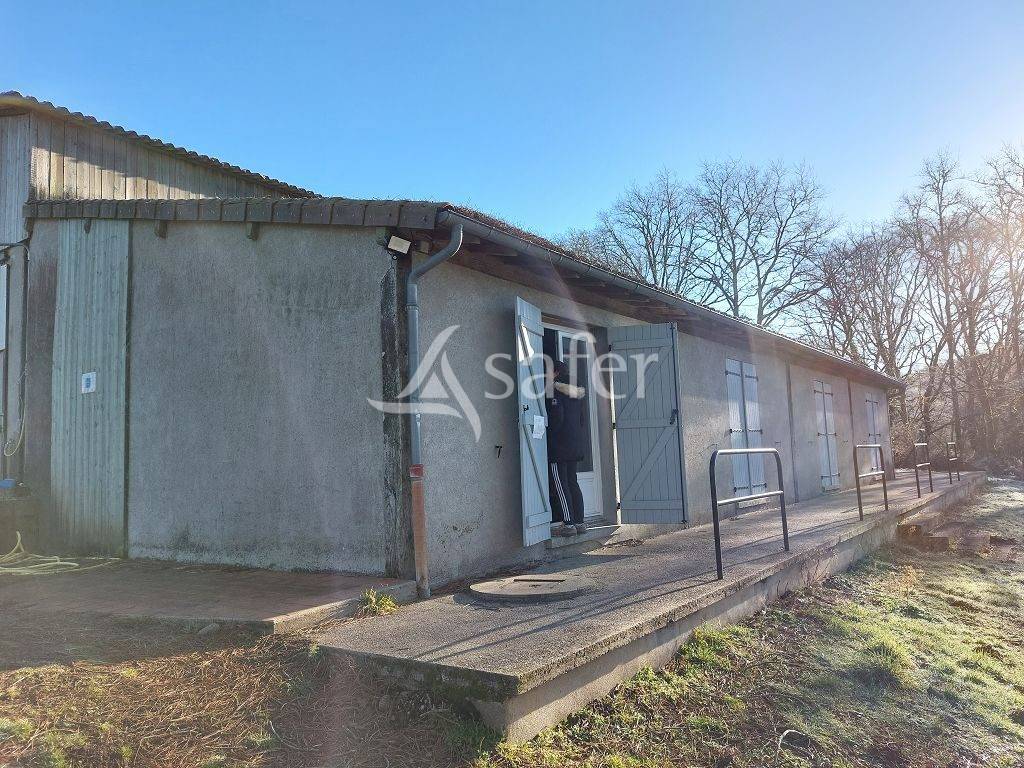 Au nord de Limoges, structure équestre avec gîtes de groupes